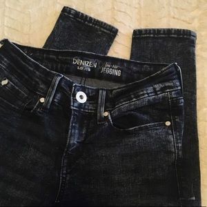DENIZEN FROM LEVI’s LOW RISE JEGGING